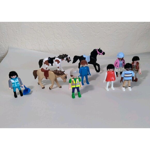 Playmobil mixed Lot Of Figures And‎ Horses - Picture 1 of 5